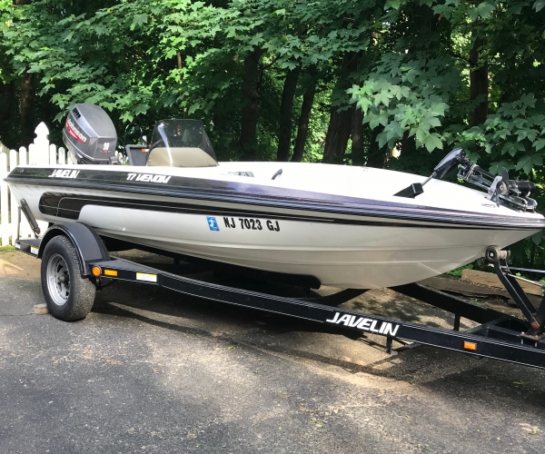 1999 17 foot Javelin Venom Fishing boat for Sale in N Middletown, NJ